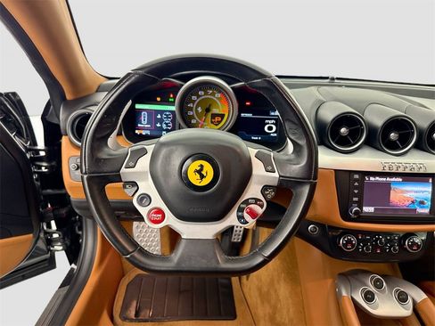 Used 2015 Ferrari FF image 23
