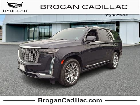 Certified 2022 Cadillac Escalade Premium Luxury Platinum w/ Heavy-Duty Trailer Package AWD/4WD image 1