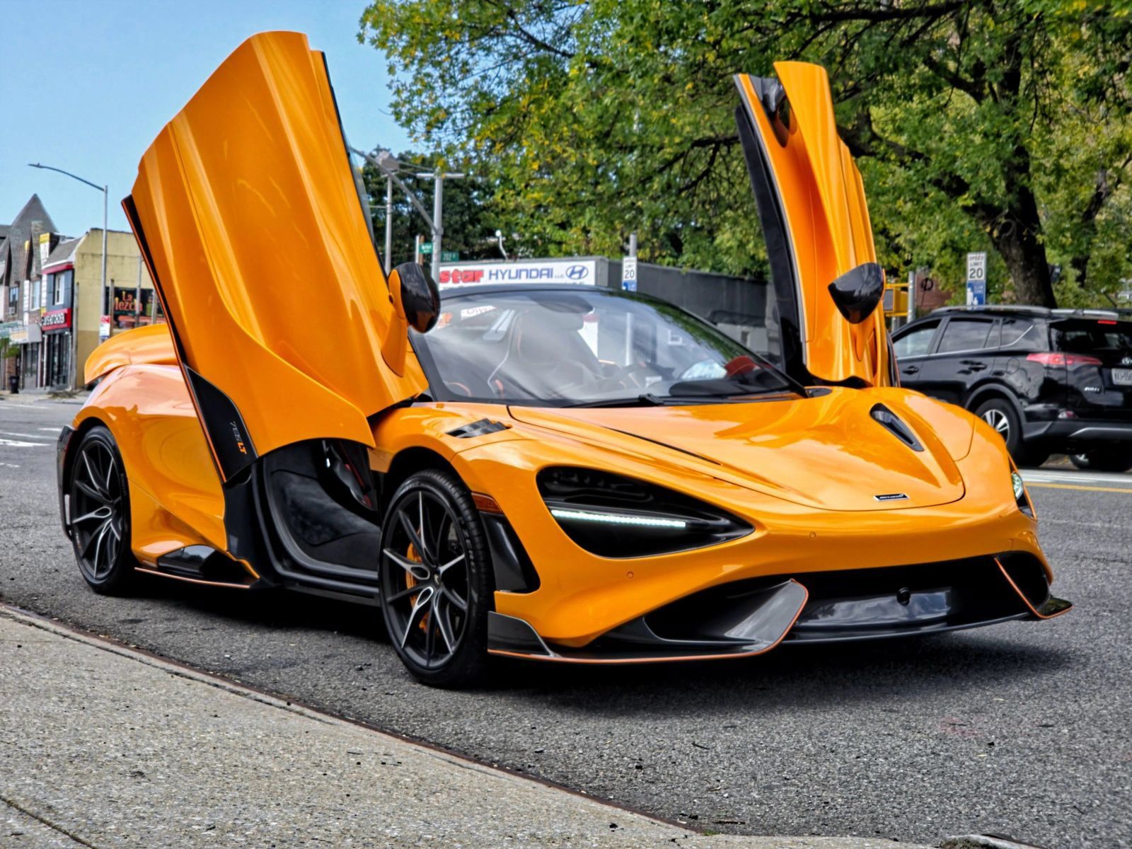 Used 2022 McLaren 765LT RWD image 8