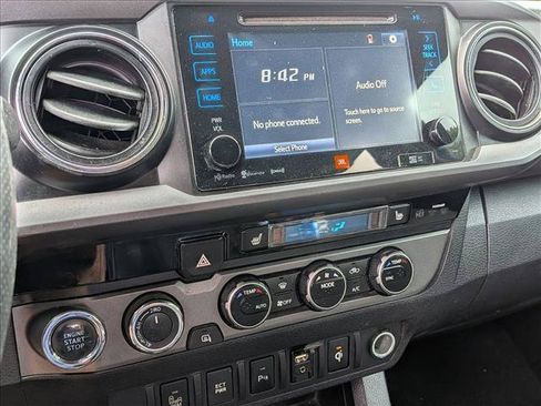 Used 2017 Toyota Tacoma TRD Sport AWD/4WD image 15