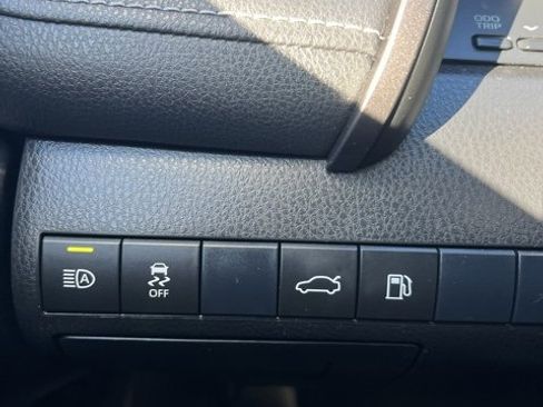 Used 2018 Toyota Camry L image 37