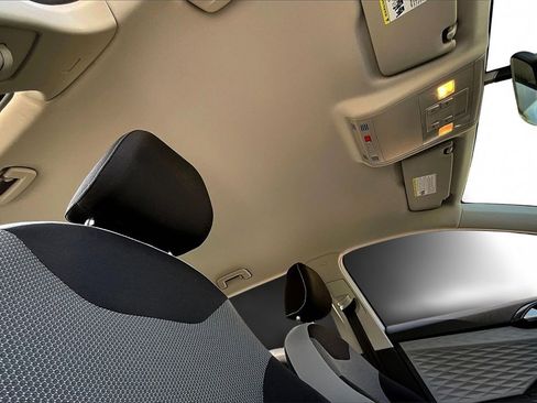 Used 2023 Volkswagen Taos S image 22