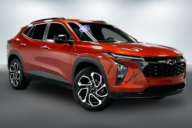 Used 2024 Chevrolet Trax RS w/ Sunroof Package FWD image 1