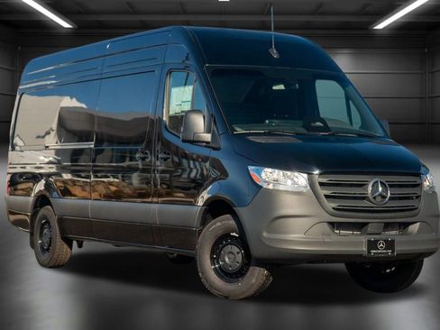 Used 2025 Mercedes-Benz Sprinter 2500 image 3