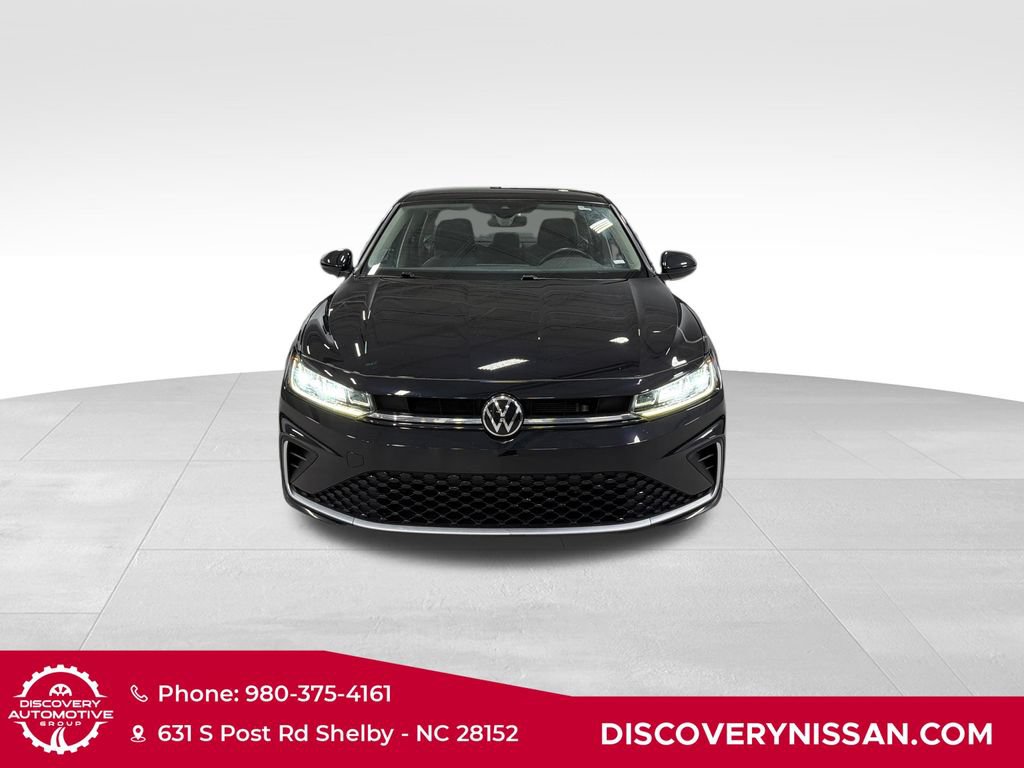 Used 2025 Volkswagen Jetta SE FWD image 2
