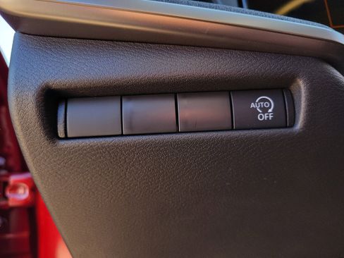 Certified 2025 Nissan Kicks SV FWD image 21