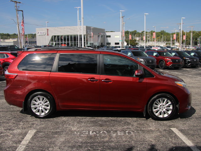 Used 2015 Toyota Sienna Limited Premium FWD image 10