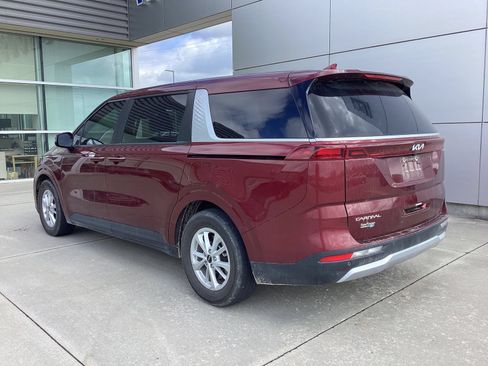 Used 2024 Kia Carnival LX FWD image 4