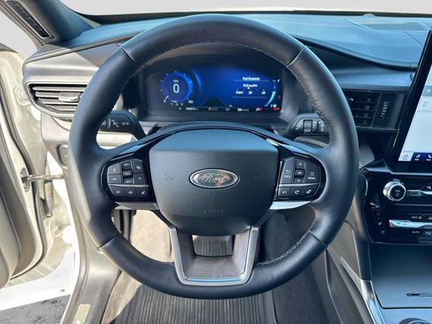 Used 2023 Ford Explorer Platinum w/ Technology Package AWD/4WD image 23