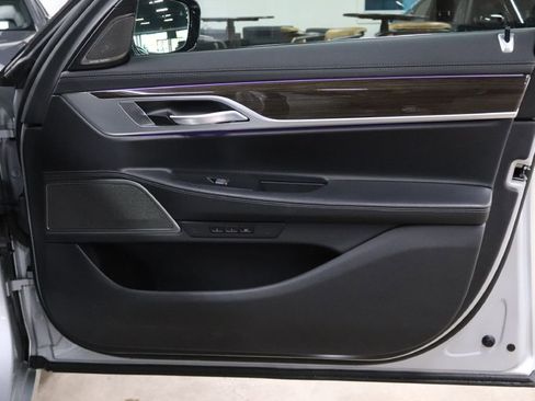 Used 2020 BMW 740i image 22