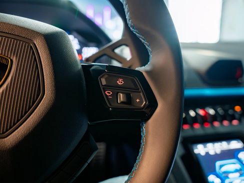 Used 2023 Lamborghini Huracan EVO image 36