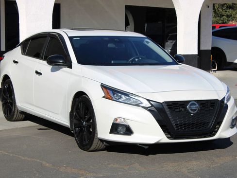 Used 2022 Nissan Altima 2.5 SR w/ Midnight Edition Package image 2