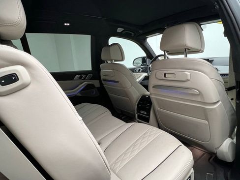 Certified 2025 BMW X7 M60i AWD/4WD image 9