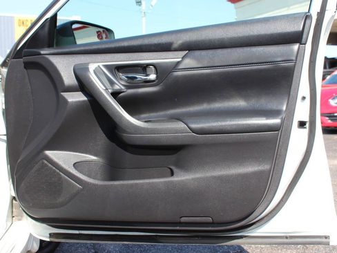 Used 2017 Nissan Altima 2.5 SR w/ Midnight Edition Package FWD image 10