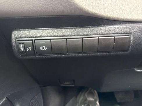 Used 2025 Toyota Corolla LE FWD image 21