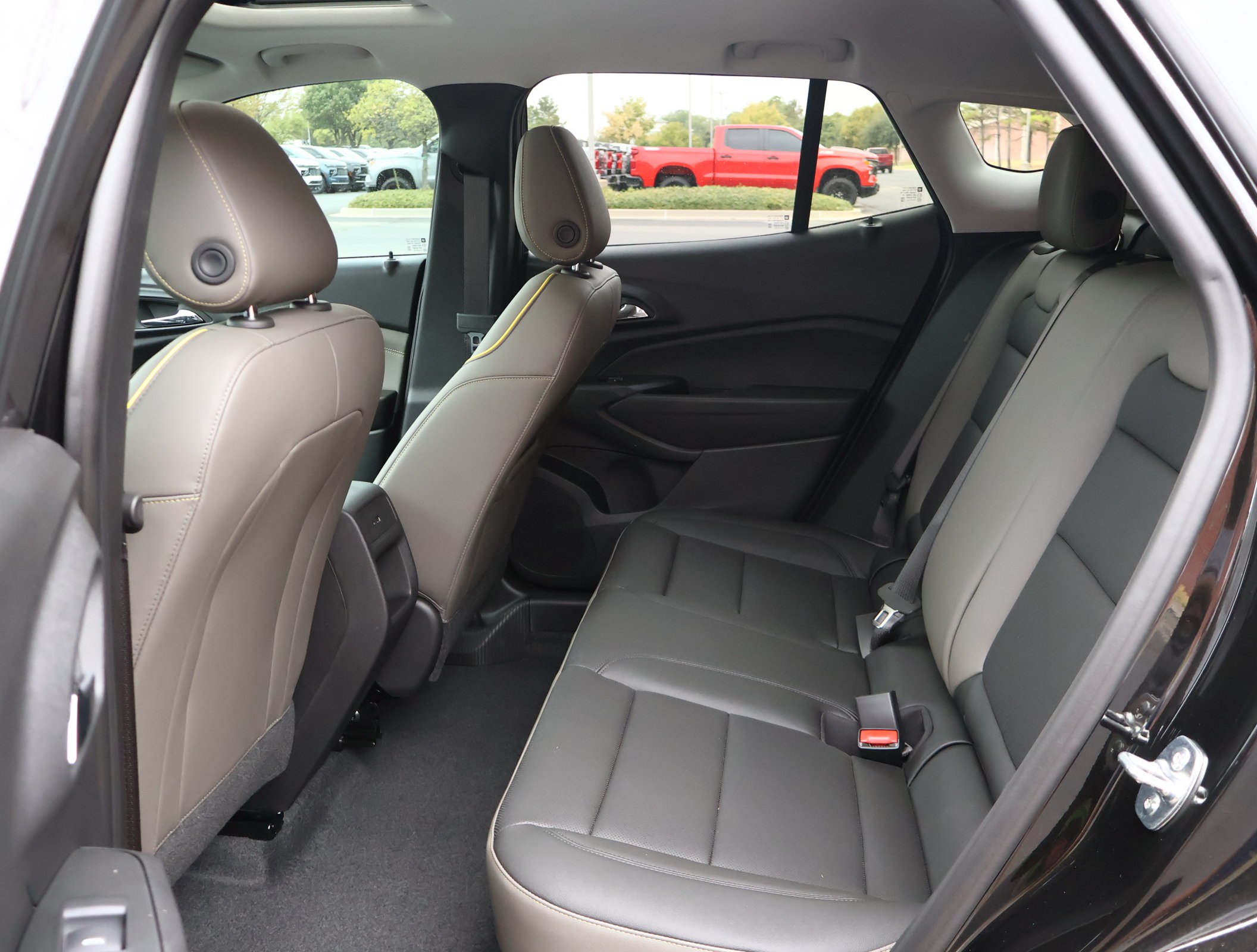 New 2026 Chevrolet Trax ACTIV w/ Sunroof Package FWD image 20
