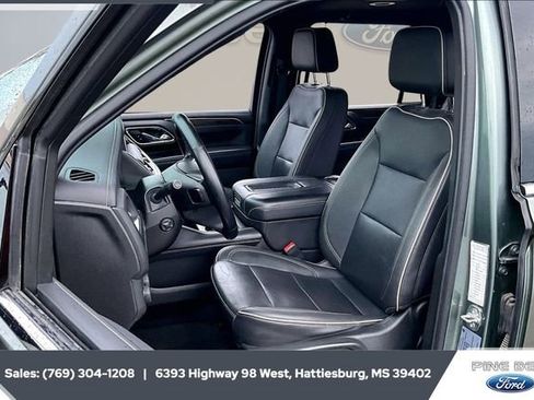 Used 2023 Chevrolet Suburban Premier image 18