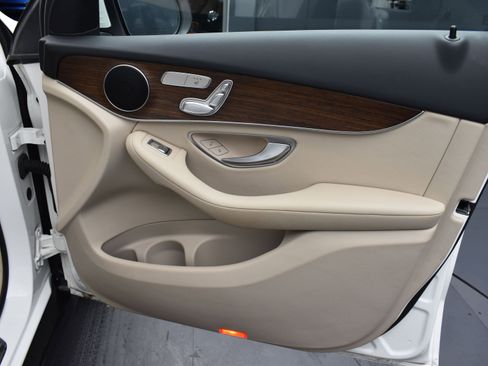 Used 2022 Mercedes-Benz GLC 300 4MATIC image 19