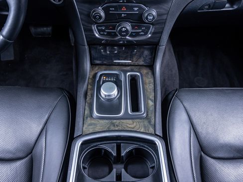 Used 2018 Chrysler 300 Limited image 24