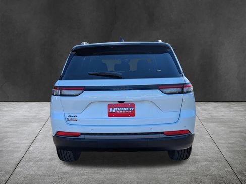 New 2026 Jeep Grand Cherokee Laredo image 5