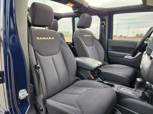 Used 2013 Jeep Wrangler Unlimited Sahara image 9