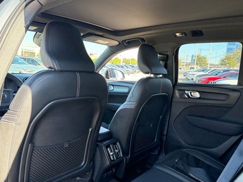 Certified 2022 Volvo XC40 T5 R-Design w/ Advanced Package image 34