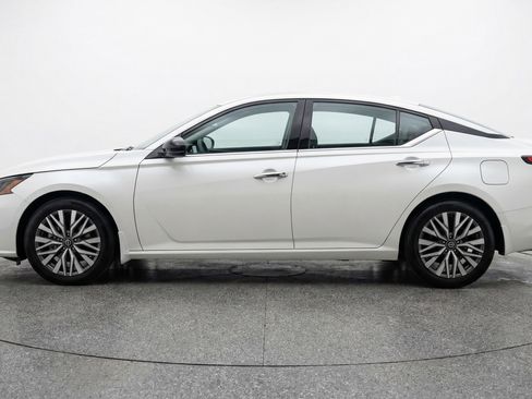 Used 2025 Nissan Altima 2.5 SV image 5