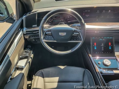 New 2026 Cadillac Escalade Luxury w/ LPO, Floor Liner Package AWD/4WD image 23