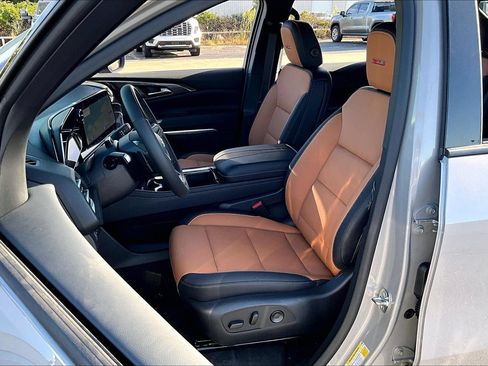 New 2027 Chevrolet Traverse Z71 w/ Enhanced Driving Package AWD/4WD image 9