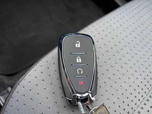 Used 2025 Chevrolet Trax LT w/ LT Convenience Package FWD image 23