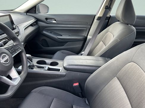 Used 2025 Nissan Altima 2.5 SV image 11