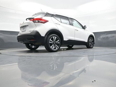 Used 2018 Nissan Kicks SV image 28