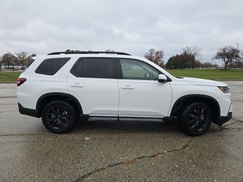 New 2025 Honda Pilot Touring image 21