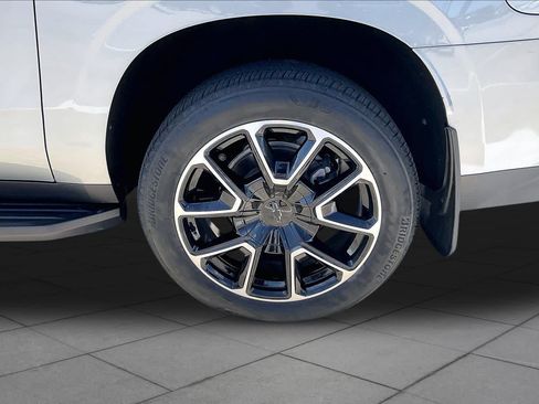 Used 2024 Chevrolet Suburban RST RWD image 11
