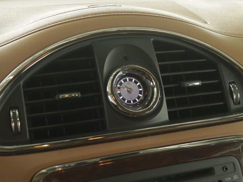 Used 2016 Buick Enclave Leather image 15