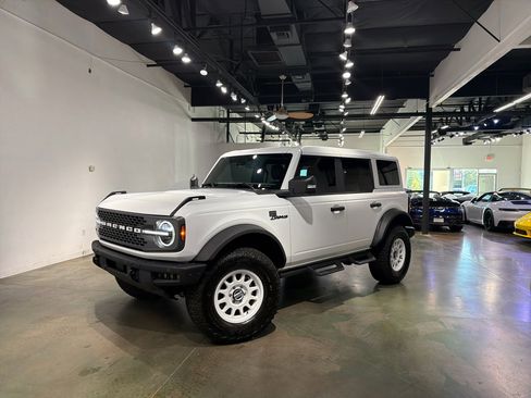 Used 2025 Ford Bronco Badlands image 2