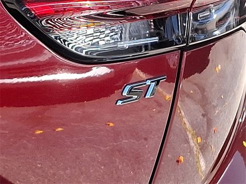 Used 2021 Buick Envision Essence w/ Sport Touring Package image 35