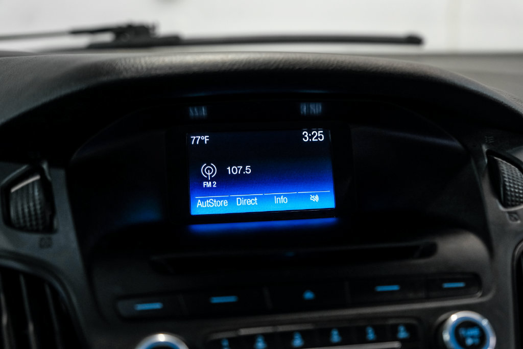 Used 2017 Ford Focus SE FWD image 28