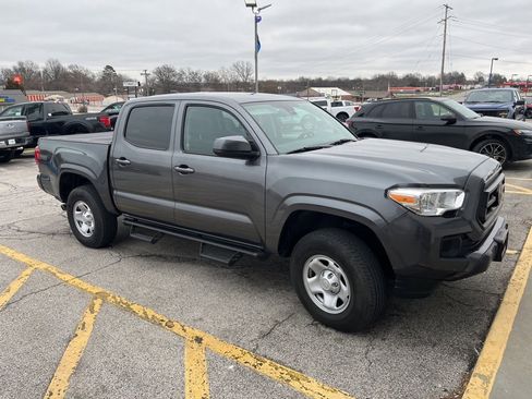 Used 2021 Toyota Tacoma SR image 3