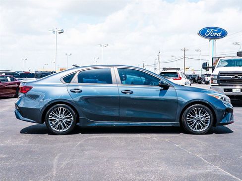 Used 2022 Kia Forte GT-Line w/ GT-Line Premium Package FWD image 3