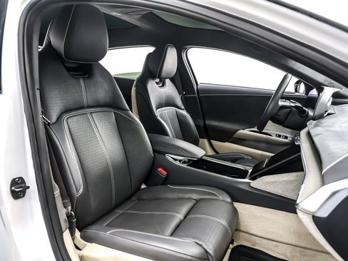 Used 2022 Lucid Air Dream Edition image 7