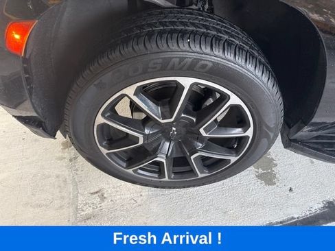 Used 2023 Chevrolet Suburban RST RWD image 21