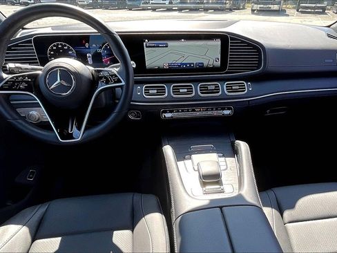 Used 2025 Mercedes-Benz GLS 450 4MATIC image 13