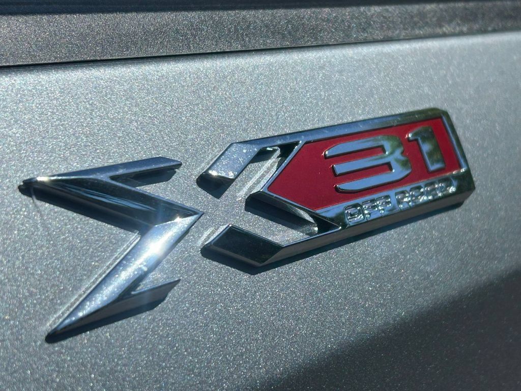 New 2026 GMC Sierra 1500 SLE w/ X31 Off-Road Package AWD/4WD image 10