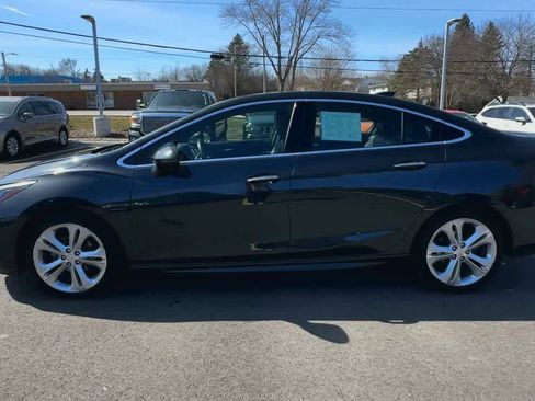 Used 2018 Chevrolet Cruze Premier w/ RS Package image 5