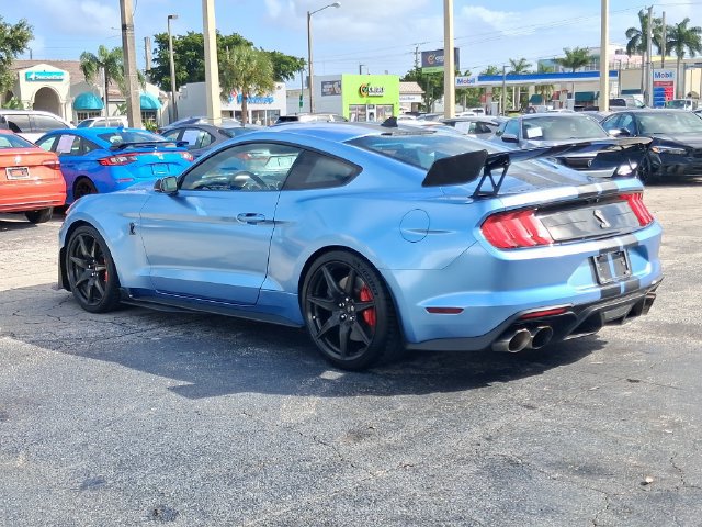 Used 2022 Ford Mustang Shelby GT500 w/ Carbon Fiber Track Pack RWD image 3