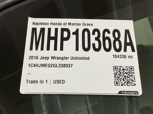 Used 2016 Jeep Wrangler Unlimited Sahara w/ Connectivity Group AWD/4WD image 32