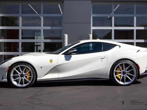 Used 2018 Ferrari 812 Superfast RWD image 2