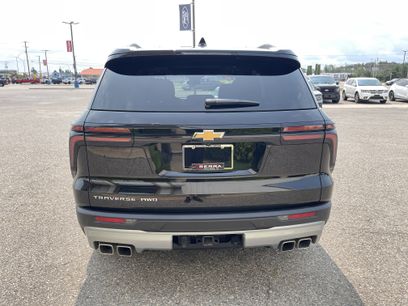 Used 2025 Chevrolet Traverse LT w/ Sun and Wheel Package