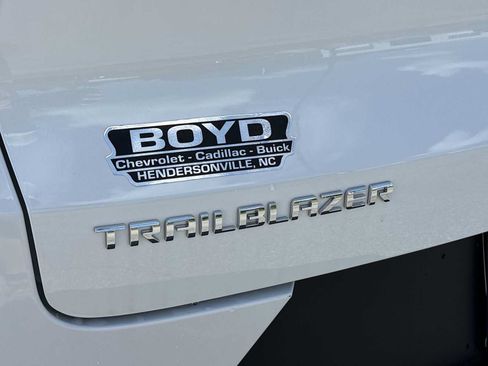 Used 2022 Chevrolet TrailBlazer LT FWD image 28